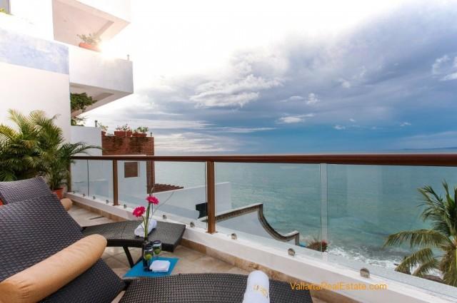 Vallarta Shores - Sky Suite F - on the Beach