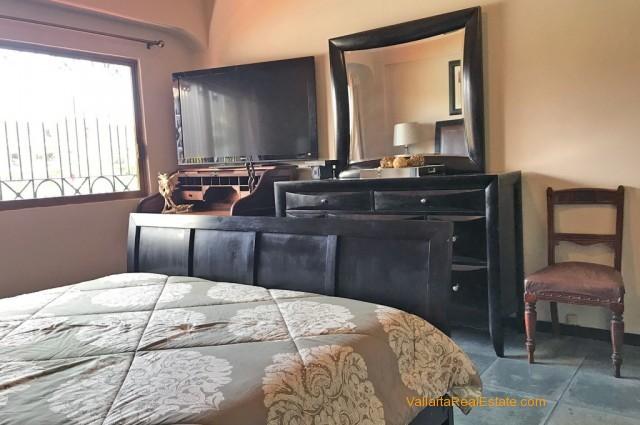 2207-bedroom